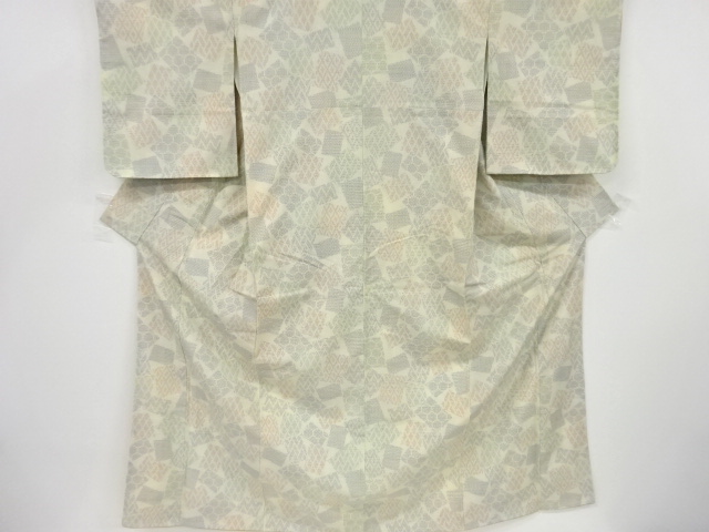 リサイクル　色紙に幾何学模様織り出し本真綿結城紬80亀甲着物